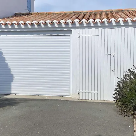 Maison Confortable A Noirmoutier: Plage, Port Et Commerces A Pied, Terrasse, Parking, Velos, Wifi! - Fr-1-224b-187 Holiday home